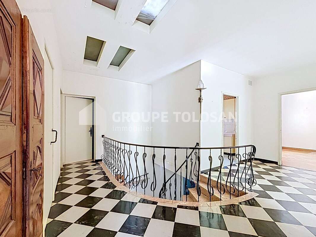 Maison 236 m² à Graulhet  - photo 6