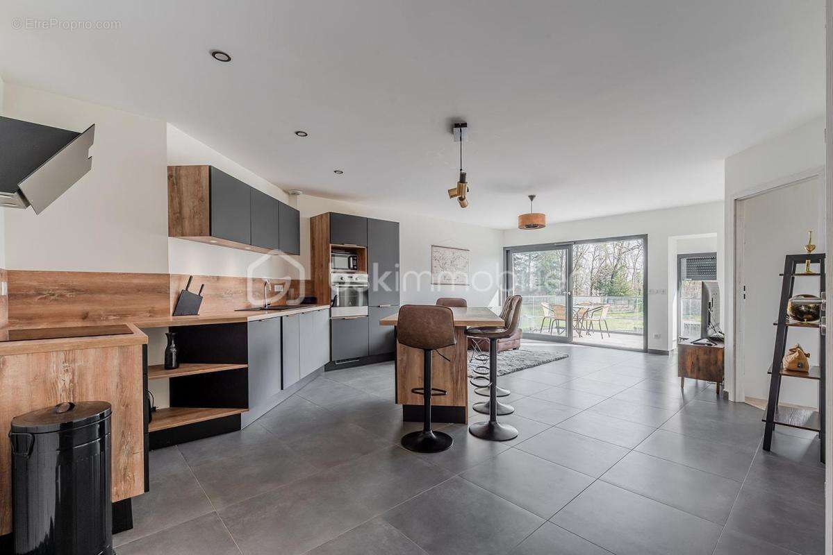 Appartement à CHAZEY-SUR-AIN