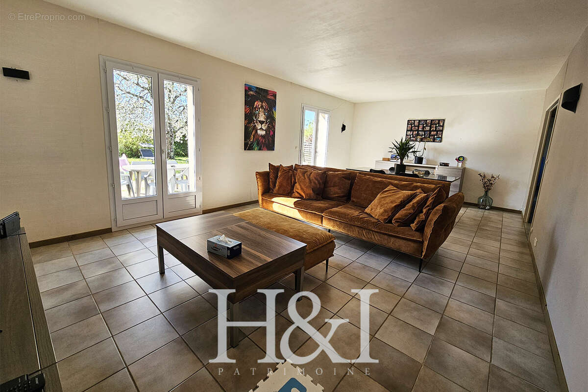 Maison à NIEUIL-L&#039;ESPOIR