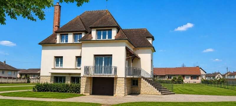 Maison à BRIENON-SUR-ARMANCON