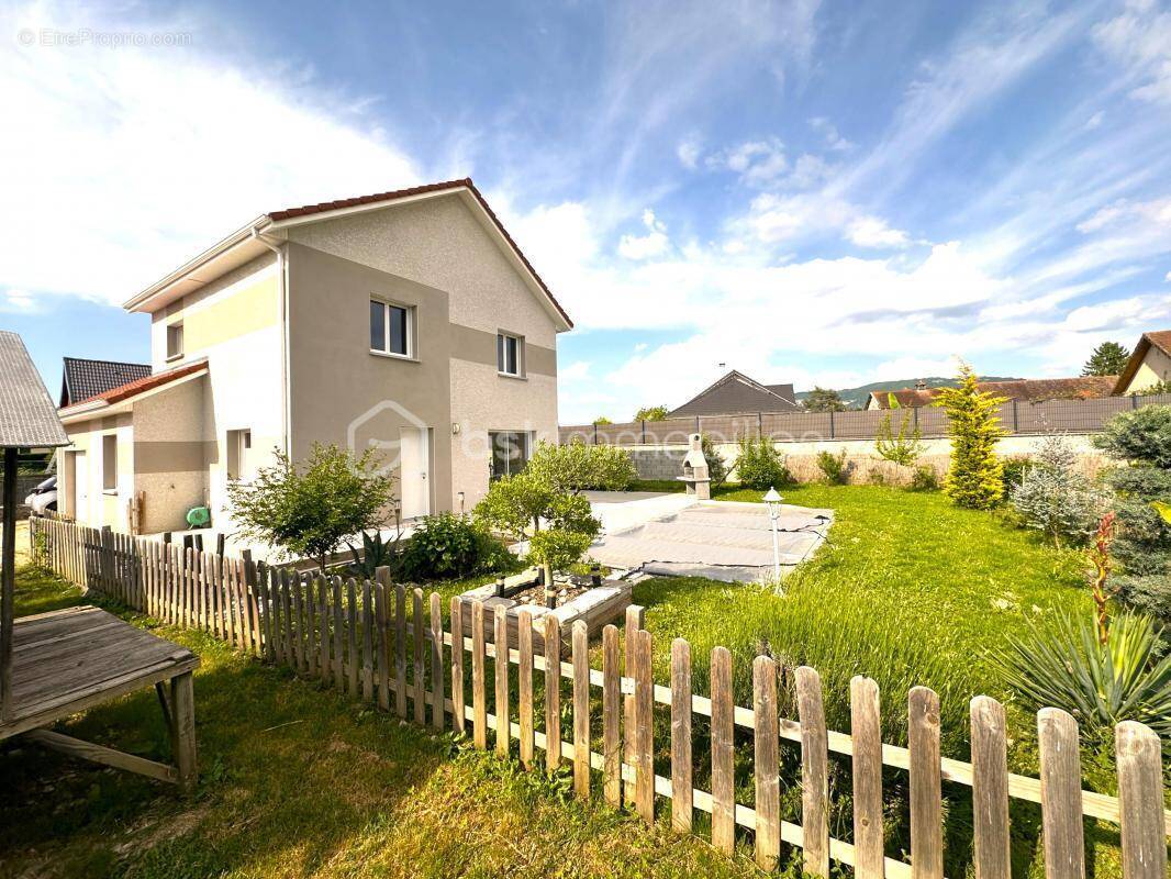 Maison à SAINT-GENIX-SUR-GUIERS
