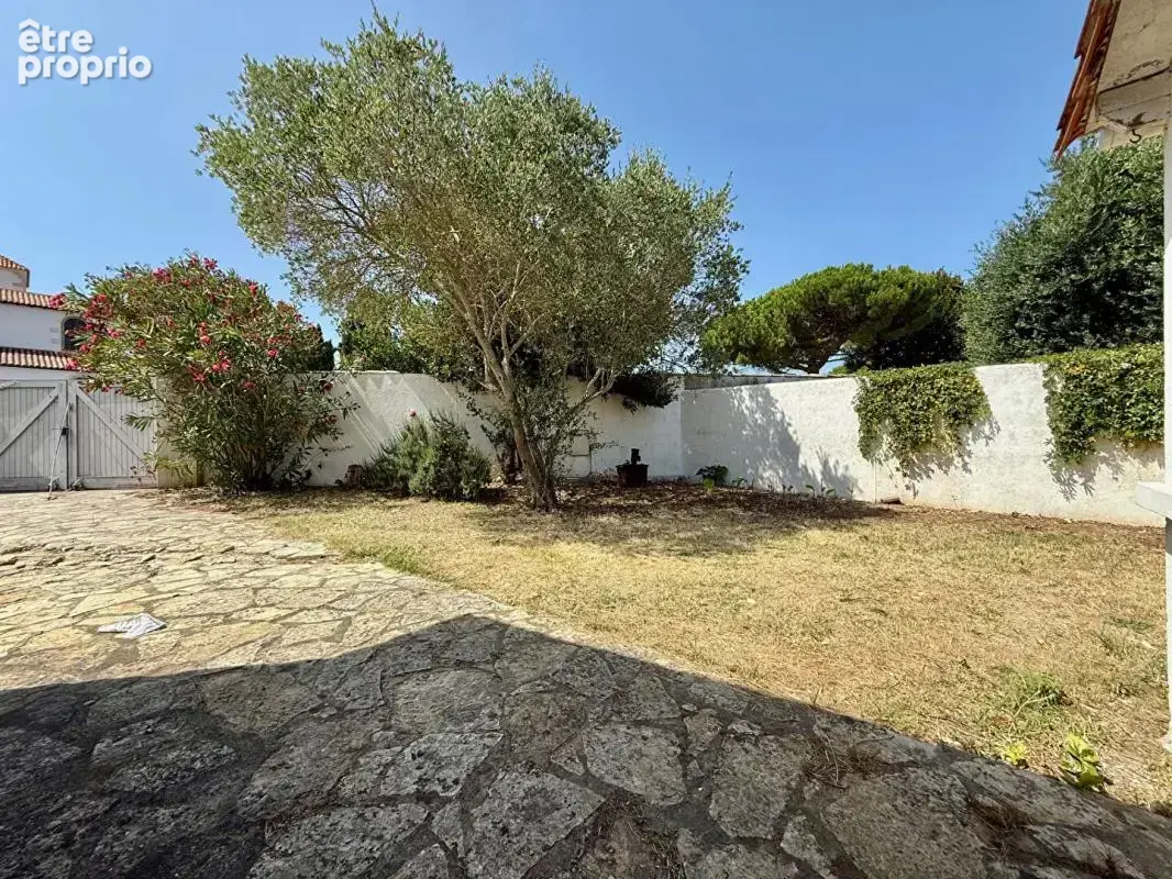 Maison au coeur du village de LOIX à 5 min de l'océan - 5 pièces de 121 m2 - photo 5