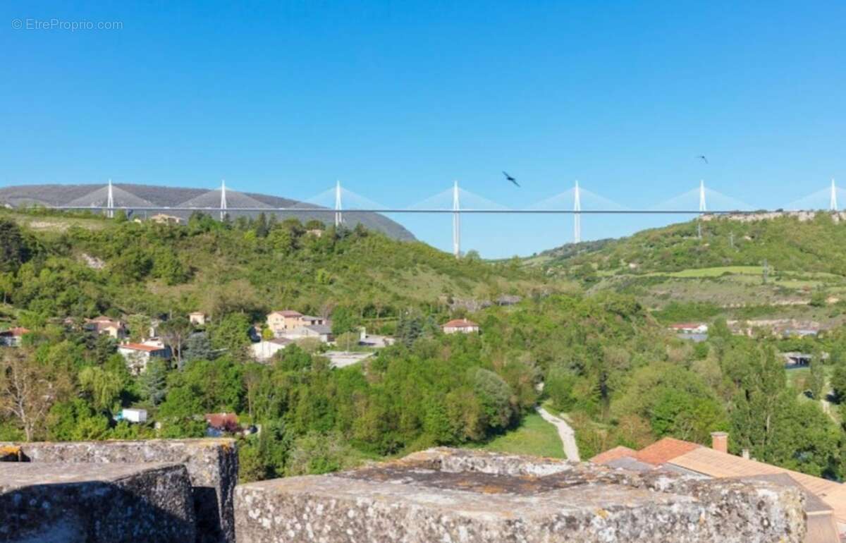 Commerce à CREISSELS