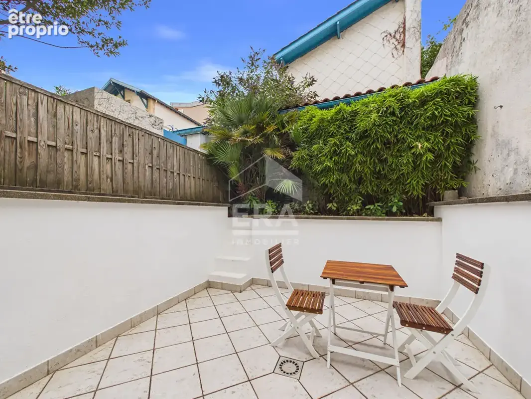 Vente - Biarritz Hyper Centre  -  T1 31m² avec Belle Terrasse Sud de 11m² - photo 2