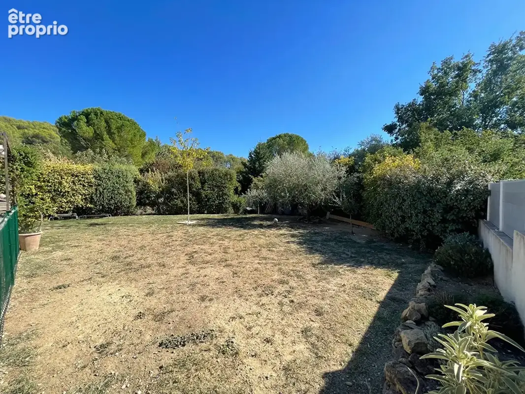 COUP DE COEUR - Maison à deux pas du village - Lauris 4 pièce(s) 135 m2 - jardin - double garage - photo 12