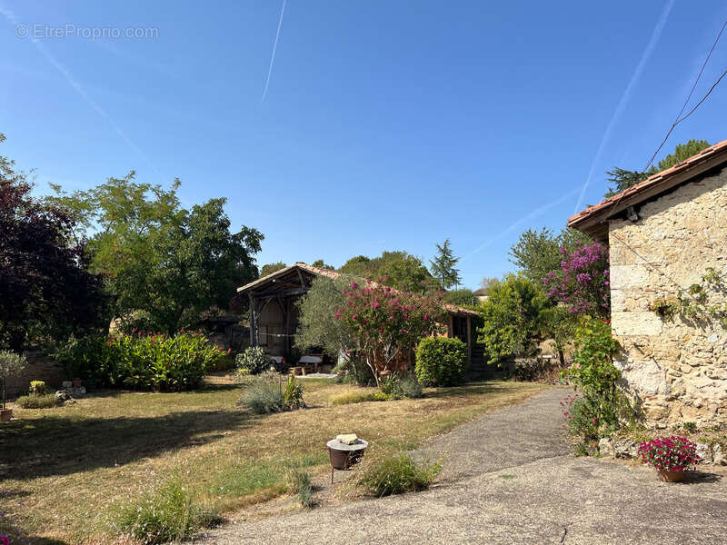 A vendre et rénover : Ancien corps de ferme 9 pièces, 6 chambres, au coeur d'un village proche de MAUVEZIN (32) - photo 23