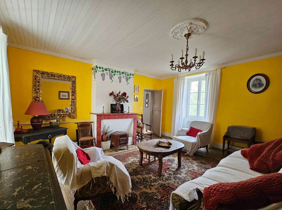 Maison à LA SALVETAT-PEYRALES