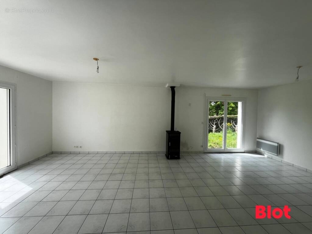 Maison à SAINT-ERBLON