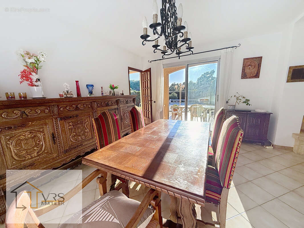 Maison à SAINT-ESTEVE