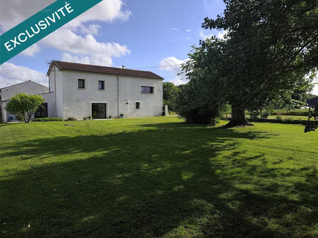 Photo 1 - Maison à ASNIERES-LA-GIRAUD