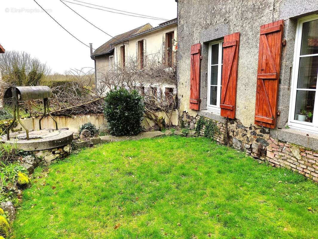 Maison à MONCOUTANT