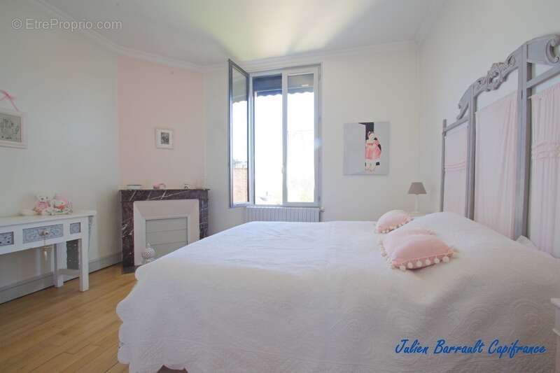 Maison familiale de 148m² avec 5 chambres entièrement rénovée en 2021 sur un terrain clos de 438m² - photo 11