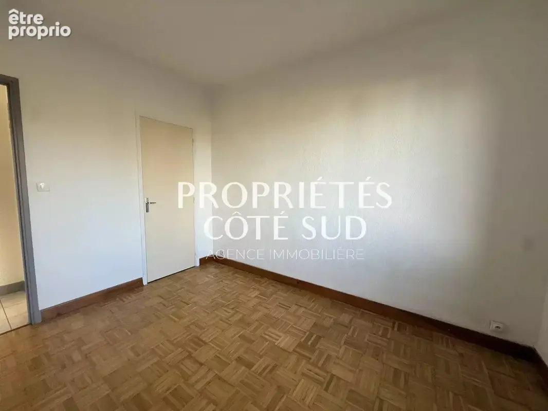 Appartement T4 à proximité du centre historique avec balcon et cave - photo 8
