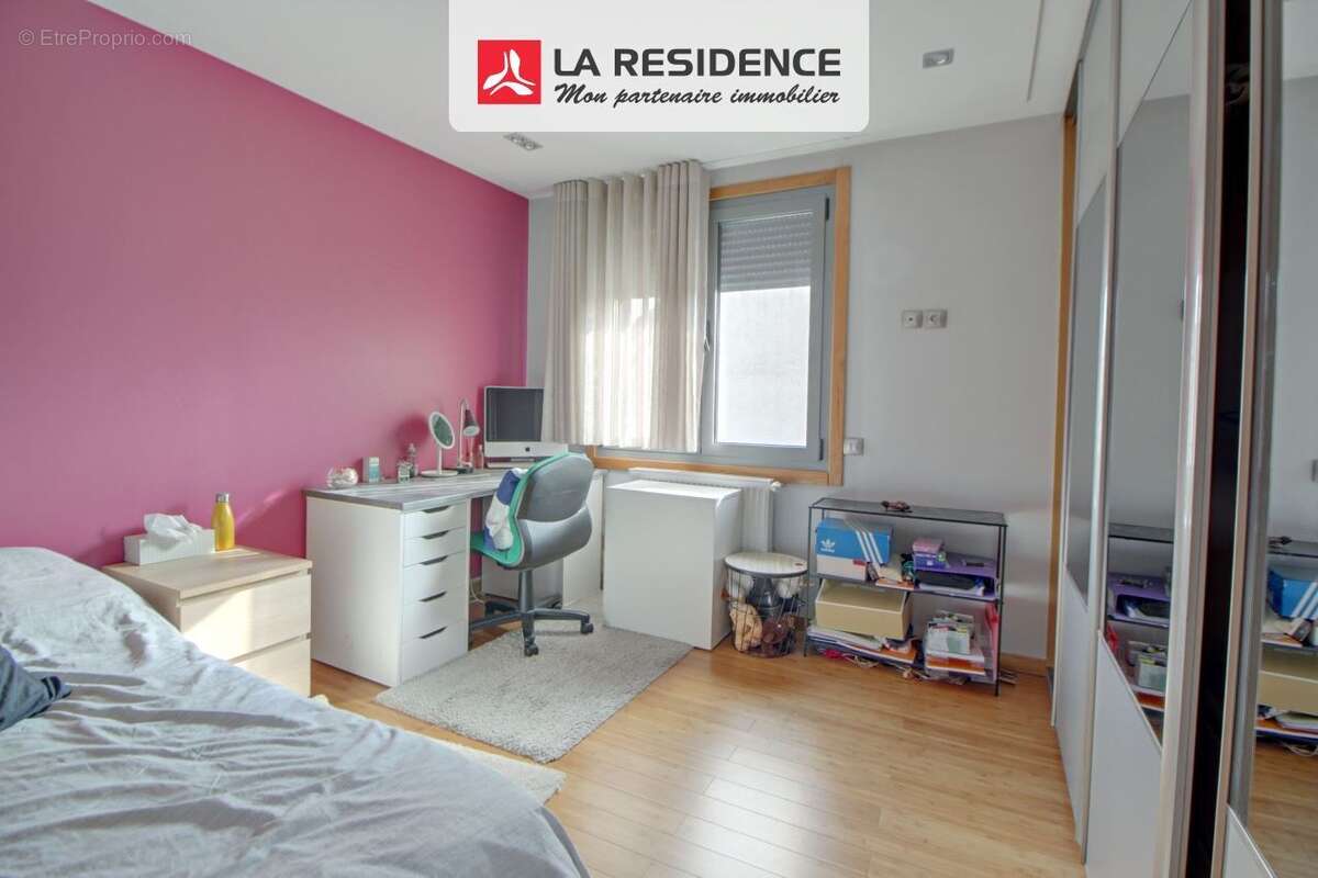 Maison à LES CLAYES-SOUS-BOIS