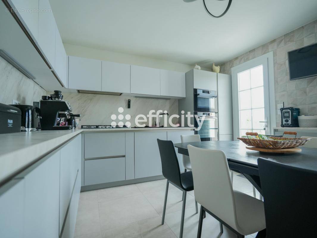 Maison à SAINT-PRYVE-SAINT-MESMIN