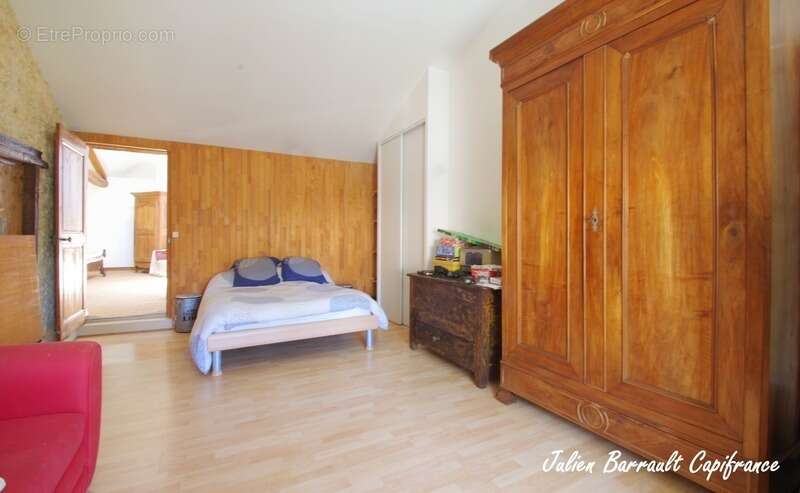 Maison en pierre de 186,64 m² avec 3 chambres rénovée en 1999 sur un terrain de 413 m² - photo 13