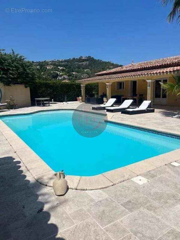 Maison à LES ADRETS-DE-L&#039;ESTEREL