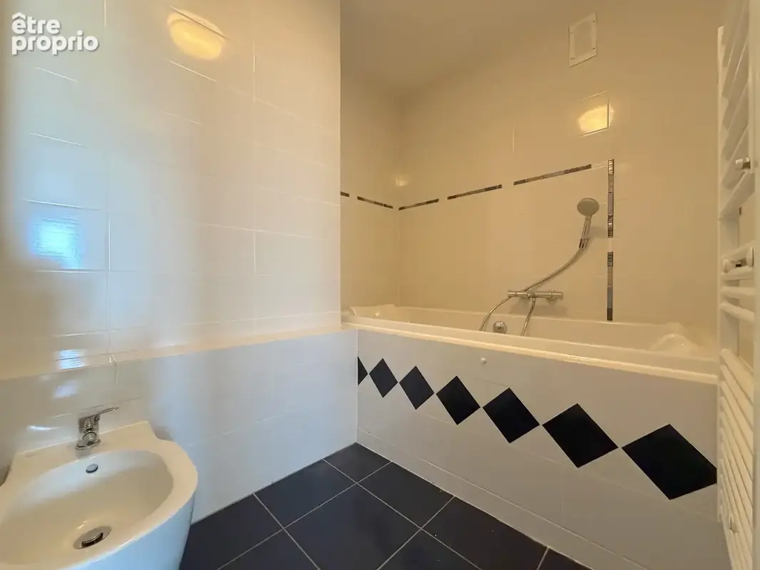 Appartement T5, rénové, loué en colocation - photo 17