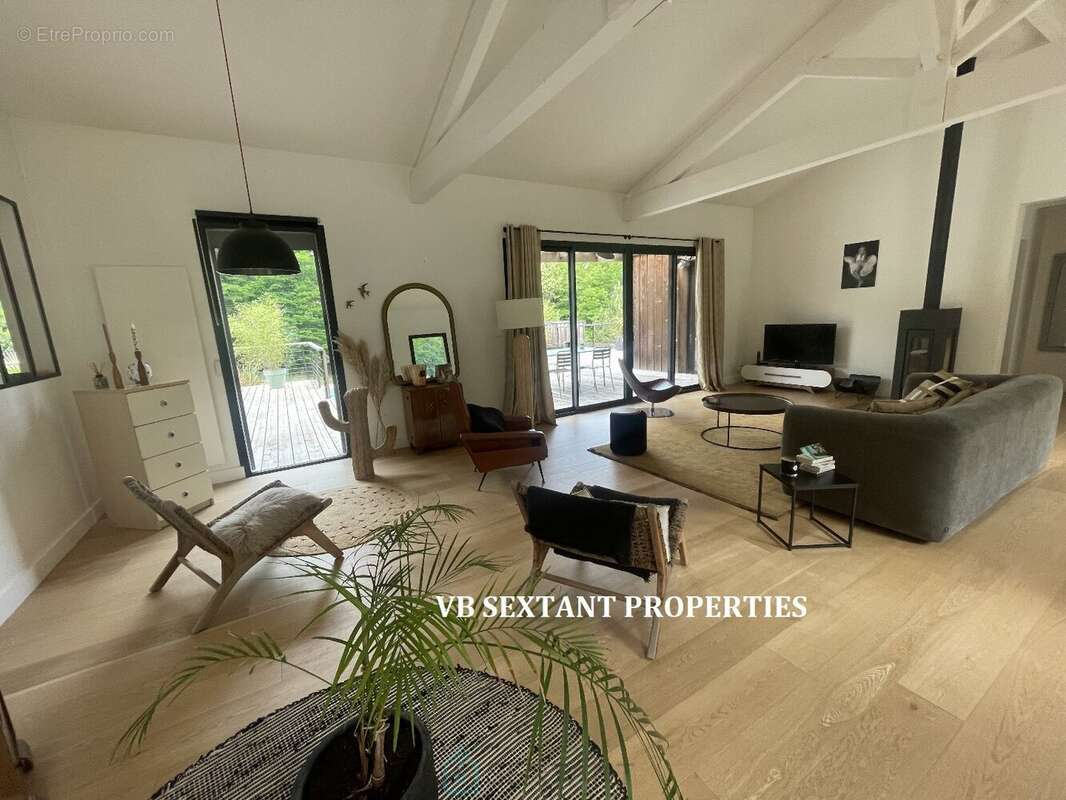 15 mn de Bordeaux, Latresne, magnifique maison de charme en bois avec  dépendance - photo 6