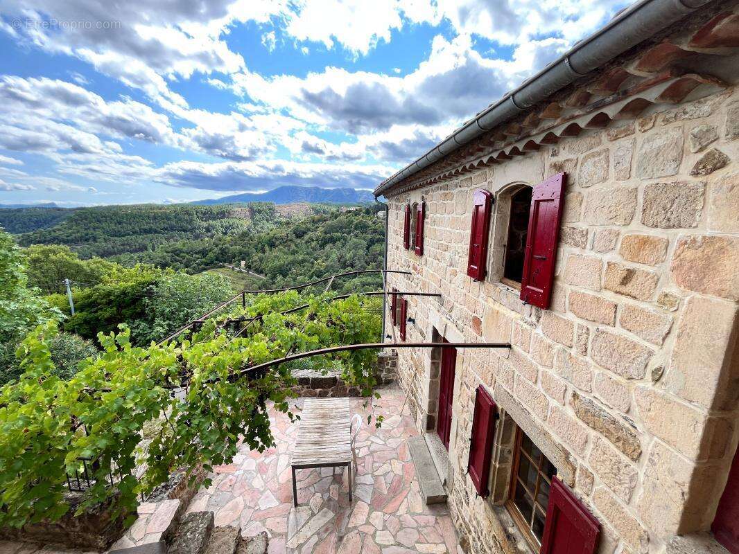 Maison à SAINT-PIERRE-SAINT-JEAN