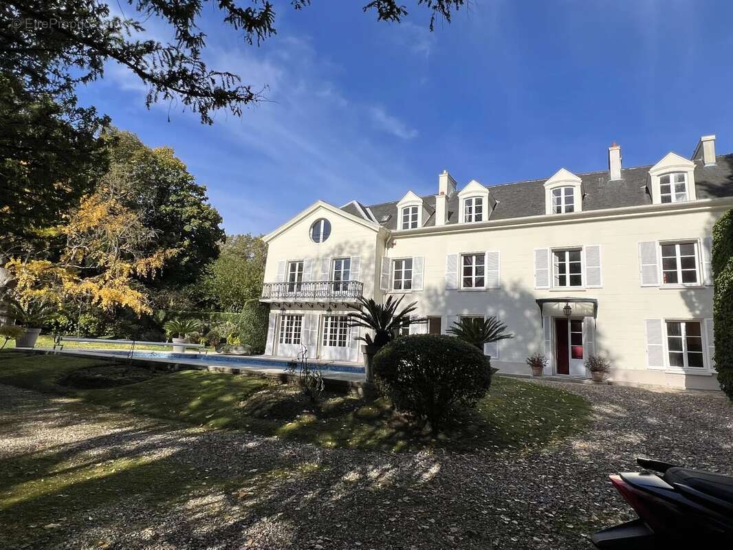 Maison à LOUVECIENNES