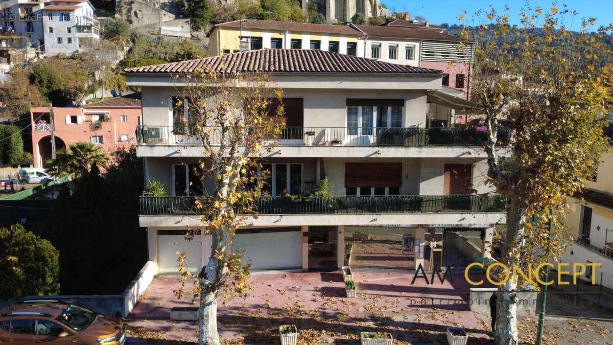 Appartement à CONTES