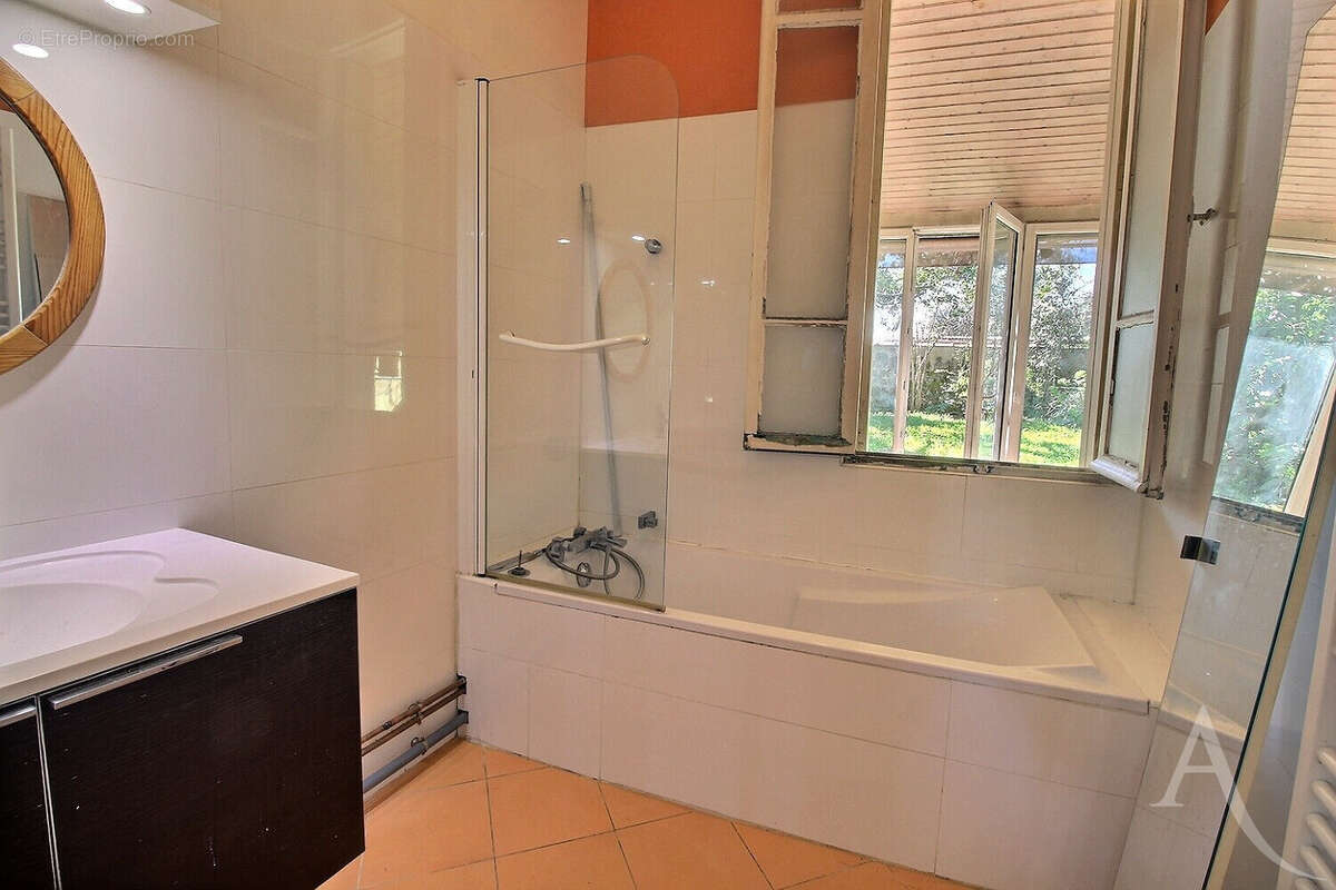 Maison en Pierre type échoppe double  95 m² Jardin - photo 8