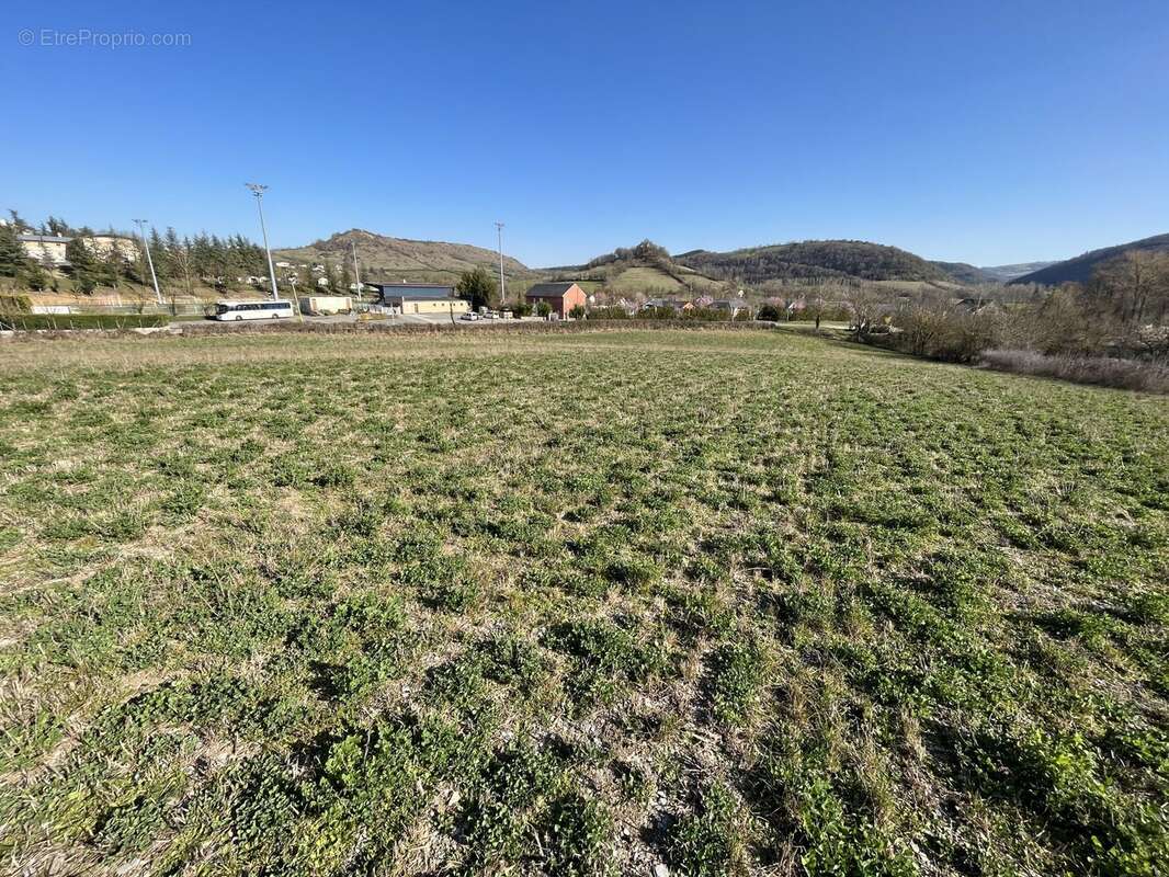 Terrain à SEVERAC-LE-CHATEAU