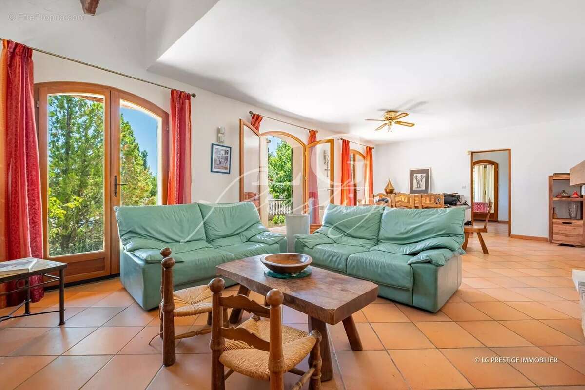 Maison à MONTAUROUX