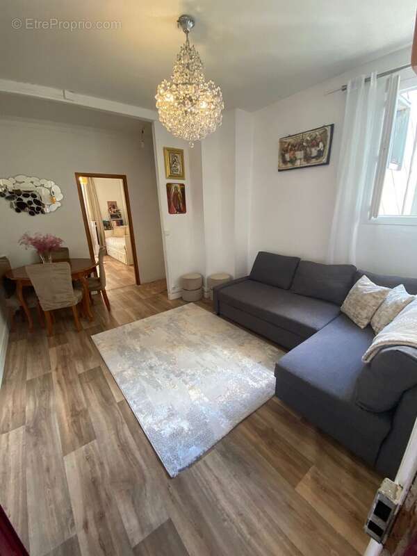 Appartement à COURBEVOIE