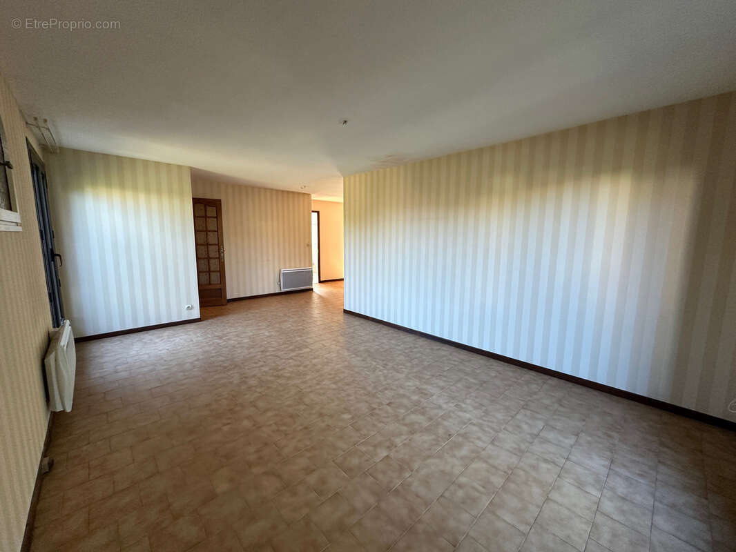 Maison à MONTESQUIEU-DES-ALBERES