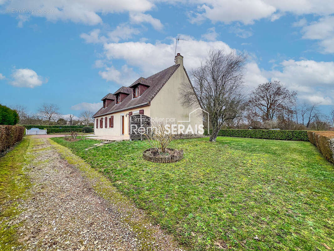 Montmerrei - Maison familiale avec jardin et garages - photo 13