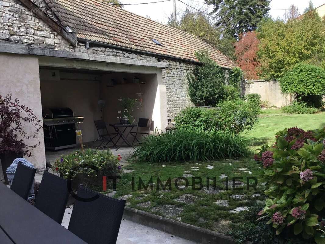 Maison à MORESTEL