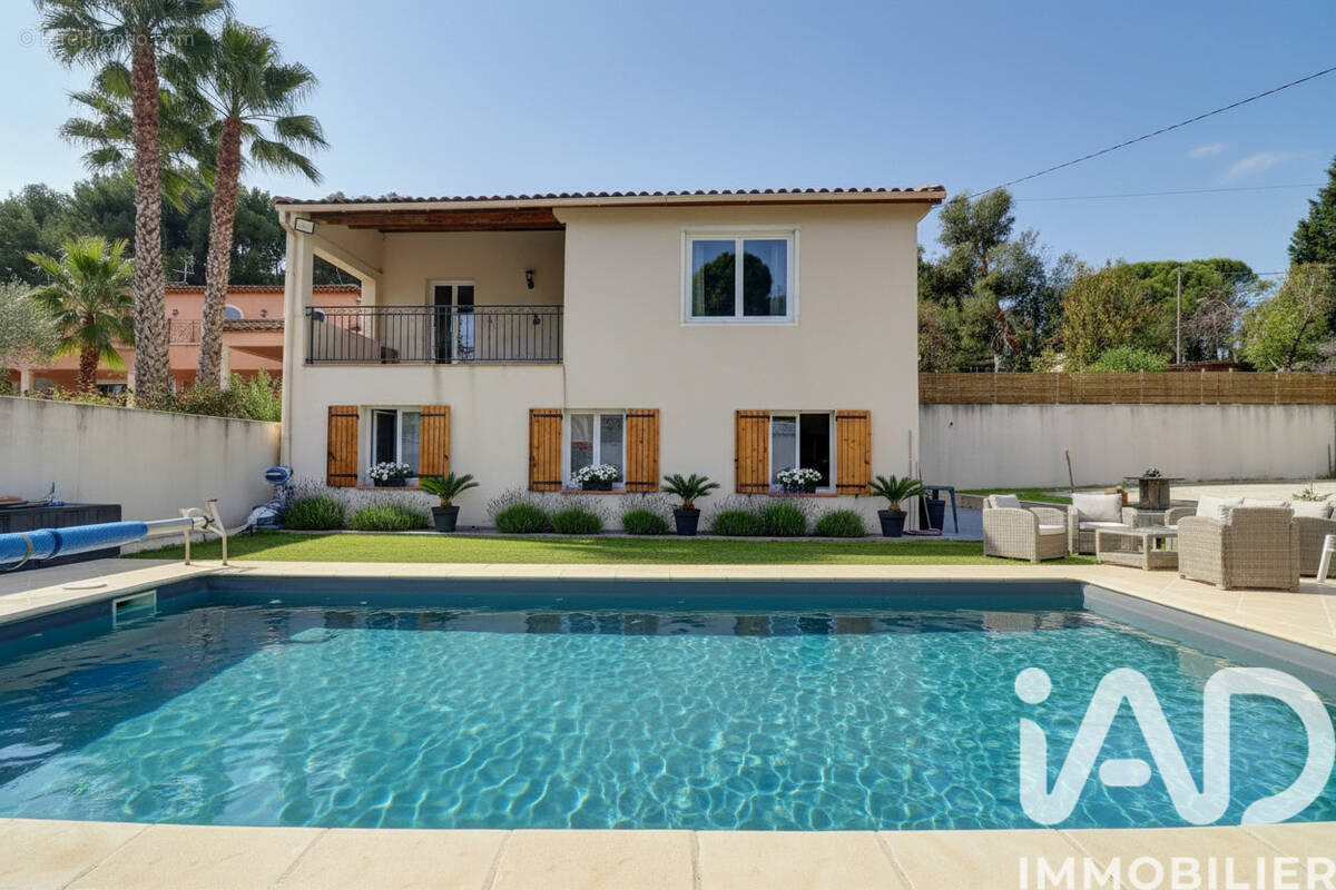 Photo 1 - Maison à SAINT-MITRE-LES-REMPARTS