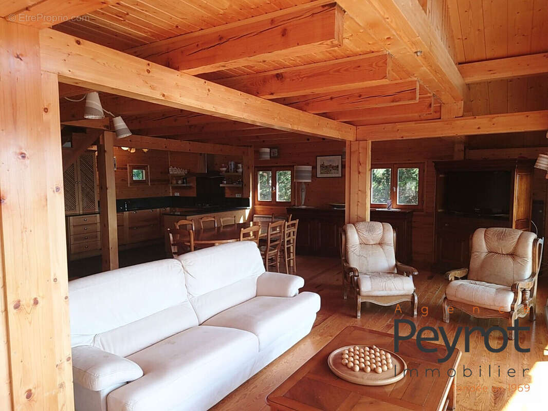 Maison à LES ANGLES