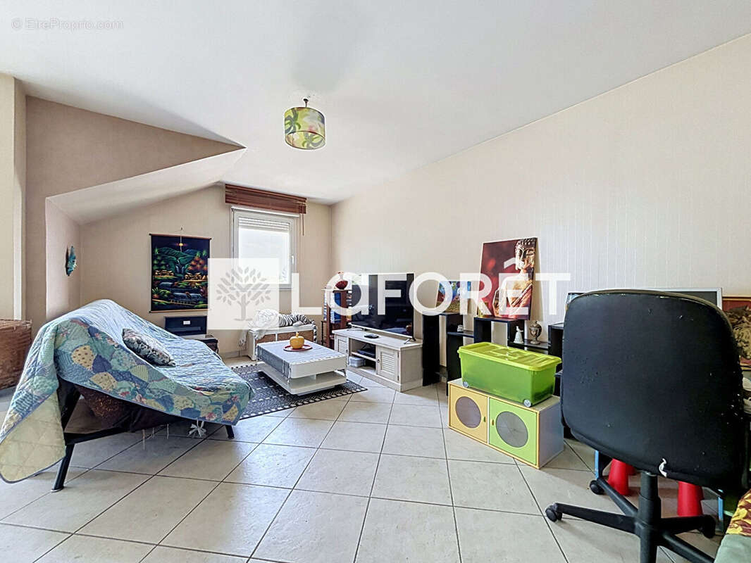 Appartement à VERT-SAINT-DENIS