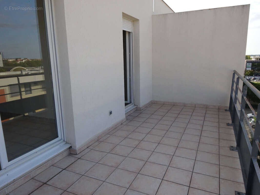 Quartier des 7 Collines, P2 loué de 42 m2 environ au dernier étage d'une  résidence sécurisée avec terrasse de - photo 6