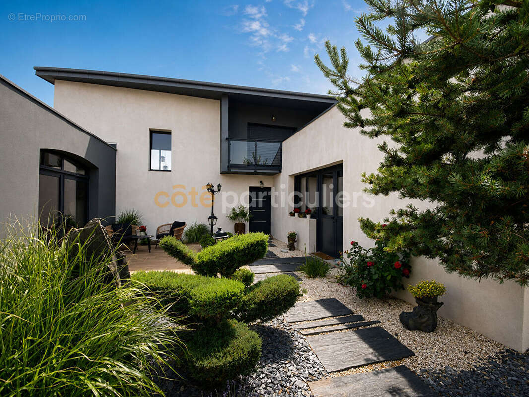 Villa d'exception de 360 m² aux portes de La Rochelle - Saint-Xandre - photo 2