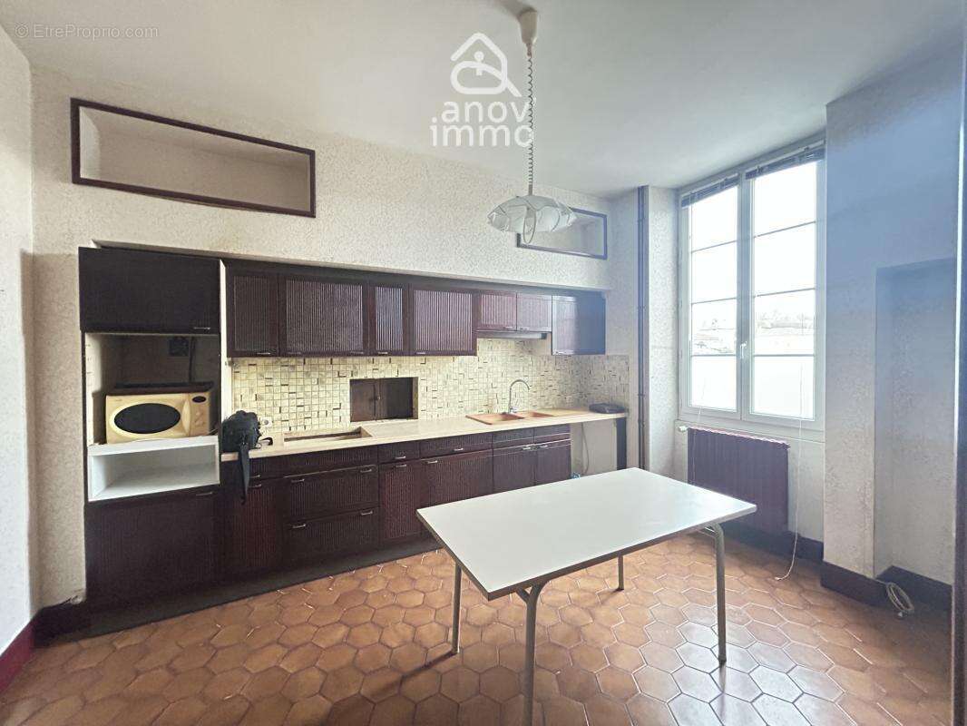 Jarnac centre, a vendre grande maison de ville sur les bords - photo 3
