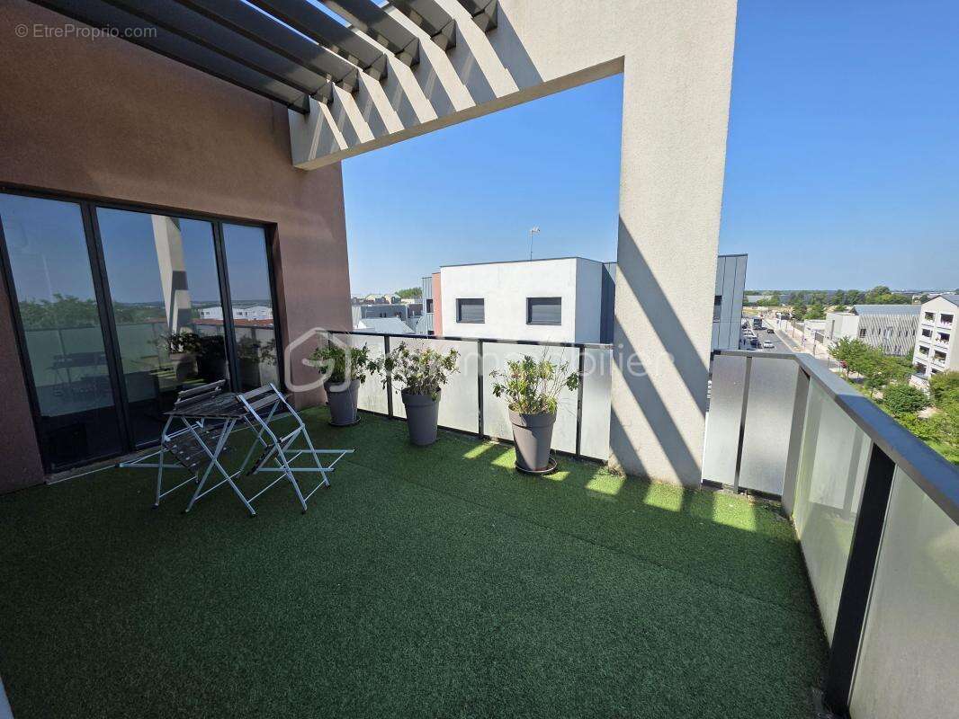 Commerce à MONTEVRAIN