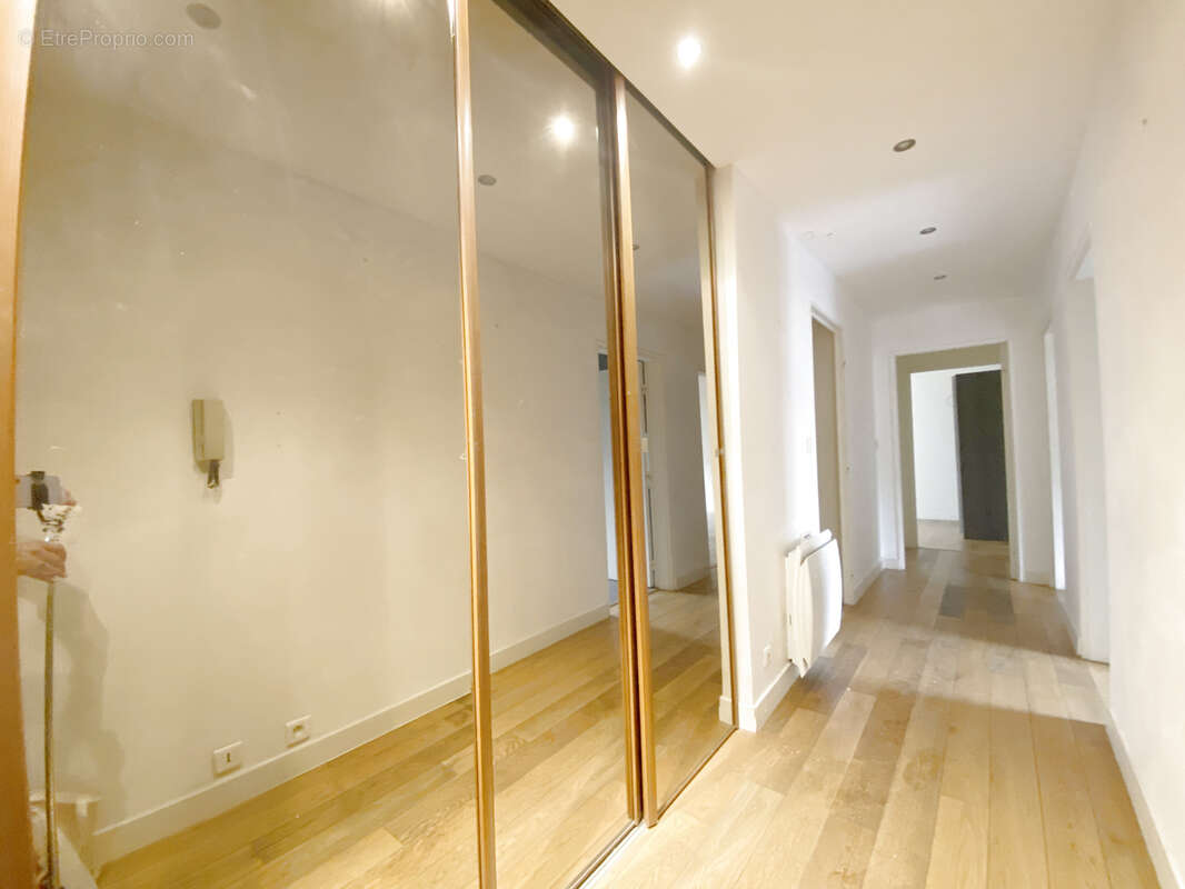 Appartement à CHARENTON-LE-PONT