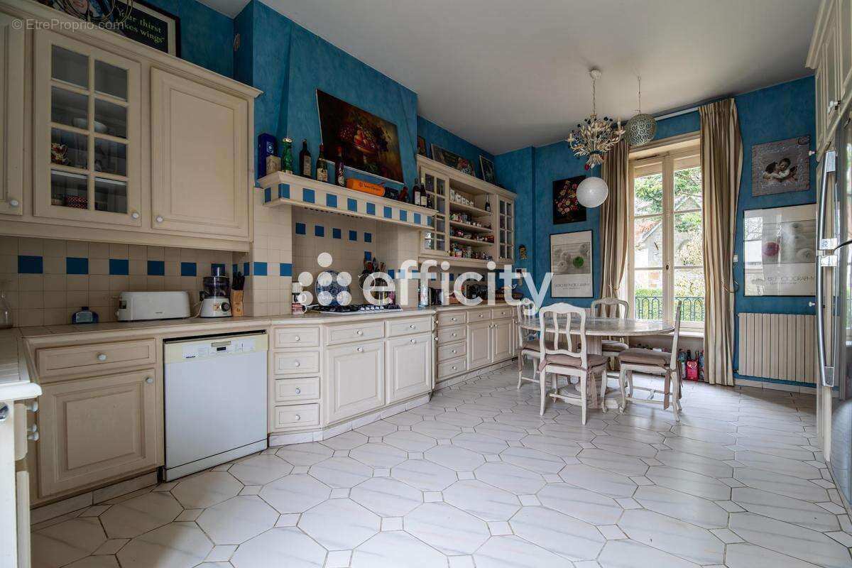 Maison 481 m² à Gouvieux  - photo 18