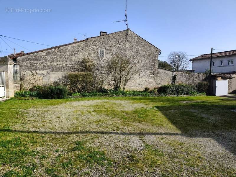Maison à HIERSAC