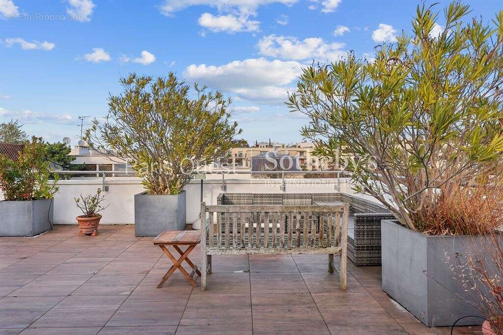 Appartement à NEUILLY-SUR-SEINE