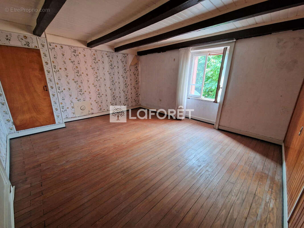 Maison à COMBEAUFONTAINE