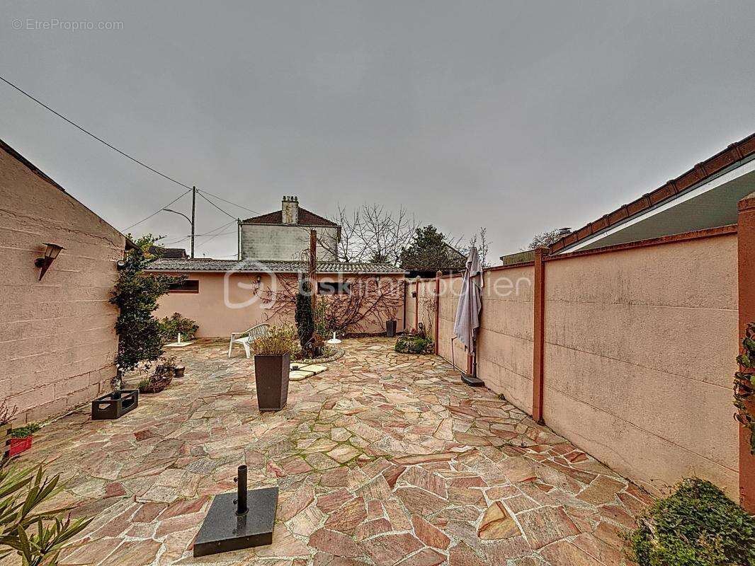 Commerce à SAVIGNY-SUR-ORGE