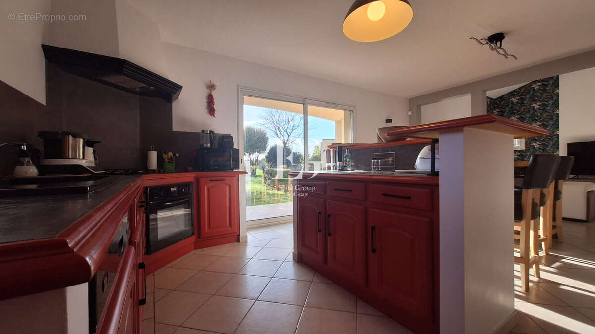 Maison à SAINT-MEME-LES-CARRIERES