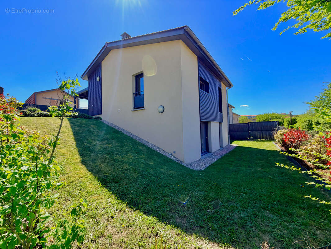 Maison à LA TOUR-DE-SALVAGNY