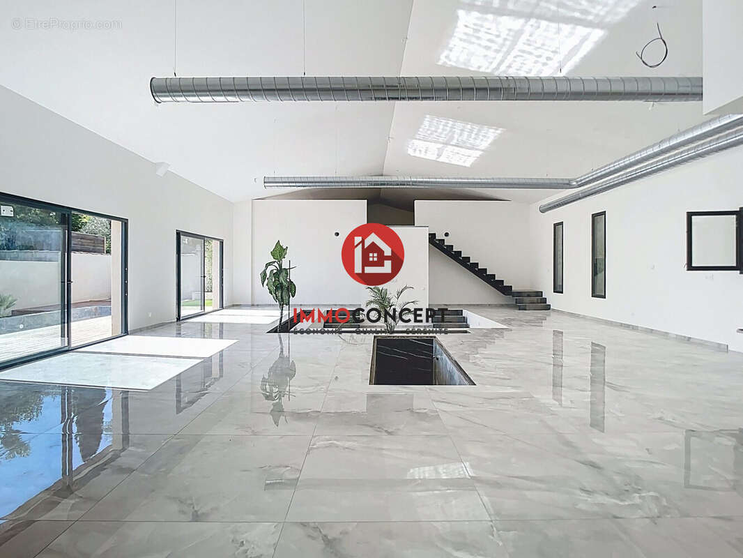 Maison à LAUDUN-L&#039;ARDOISE