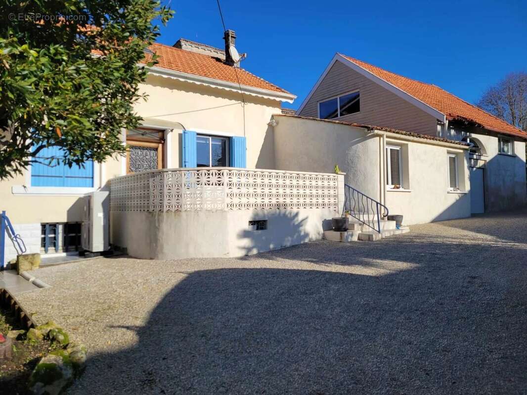 Maison à SAINT-BONNET